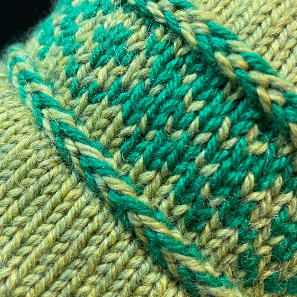 UNISEX Handcrafted knit bucket style stylish toque. Perfect for a guy or girl- - Picture 4 of 7